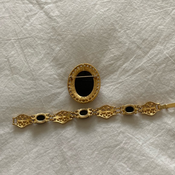 Vintage Black & Gold Rose Celebrity Jewelry - Picture 8 of 9
